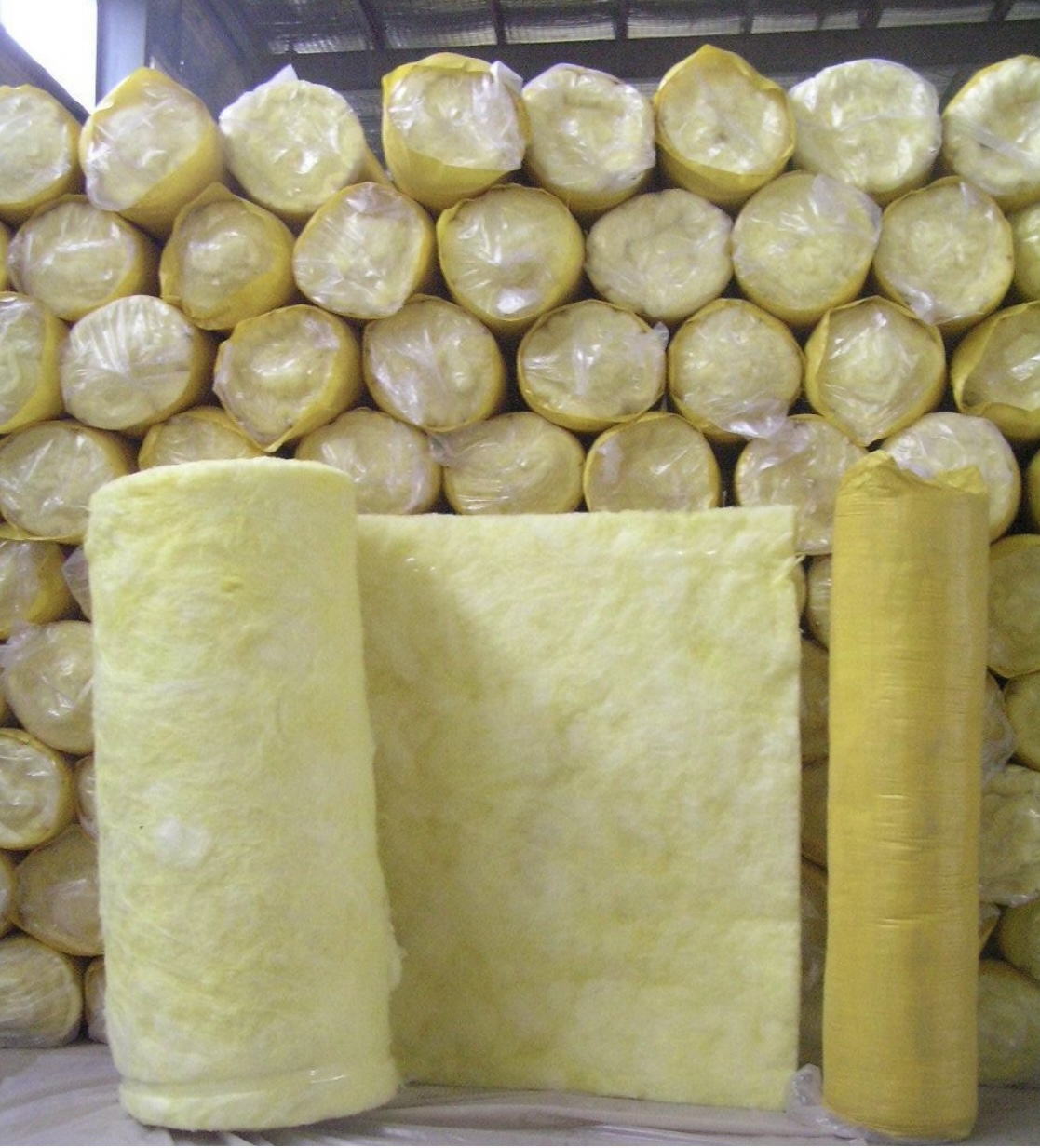 Bulk-Glass-Wool-Blanket-rolls-in-warehouse-for-construction-projects