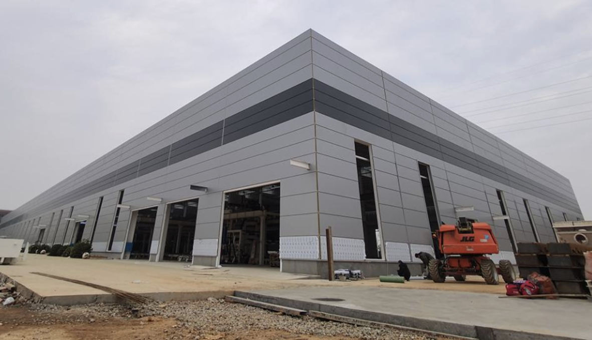 Steel factory building with rock wool sandwich panel exterior walls